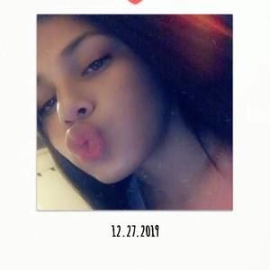 Meet your Posher, Aisha